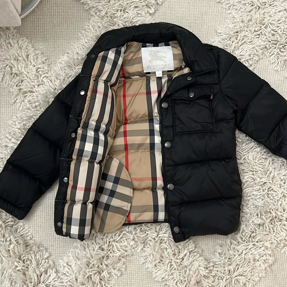 Authentic Burberry jacket ( like new) excellent condition